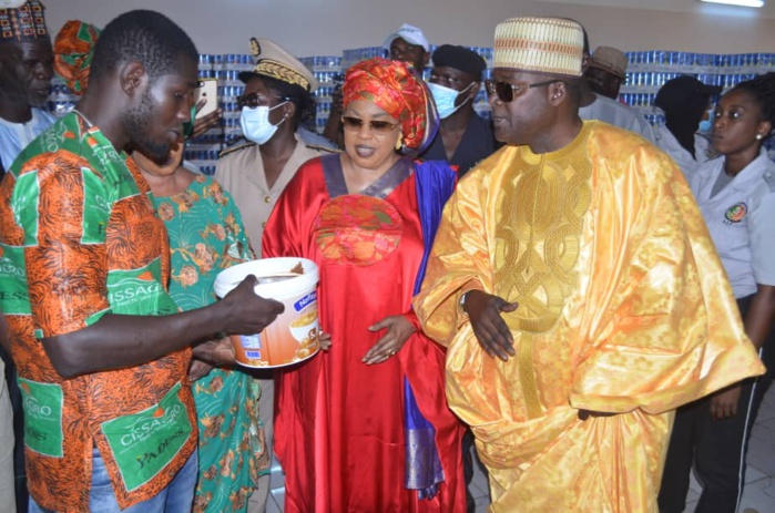 Tournée de madame le ministre de la femme à Kaolack : Ndèye Saly Diop Dieng visite les installations de CISSAGRO de Baye Ciss.