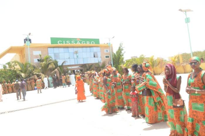 Tournée de madame le ministre de la femme à Kaolack : Ndèye Saly Diop Dieng visite les installations de CISSAGRO de Baye Ciss.