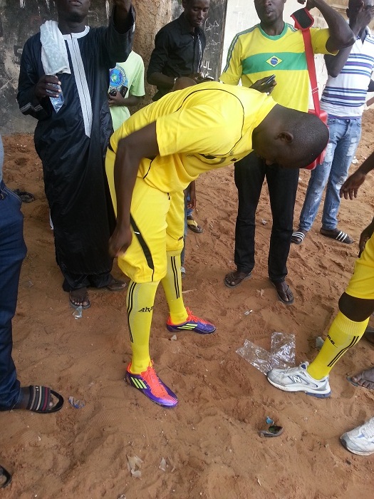 Quand le chanteur Pape Diouf se transforme au joueur de football au match de gala entre la génération consciente et ASC Ouest Foire