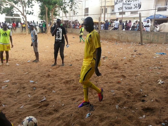 Quand le chanteur Pape Diouf se transforme au joueur de football au match de gala entre la génération consciente et ASC Ouest Foire