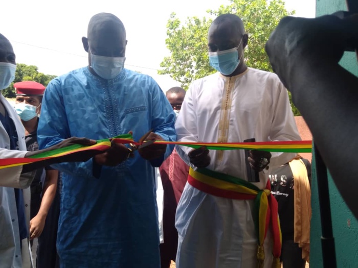 Kédougou / Inauguration du centre de santé secondaire : le maire, Mamadou H. Cissé soulage les populations du quartier Ndiormi.