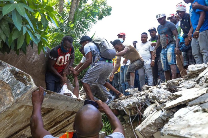 Séisme en Haïti : Le bilan s’alourdit à 724 morts et plus de 2800 blessés.