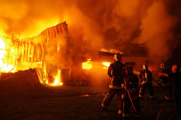 Grave incendie au marché central de Thiès:Plusieurs millions ...