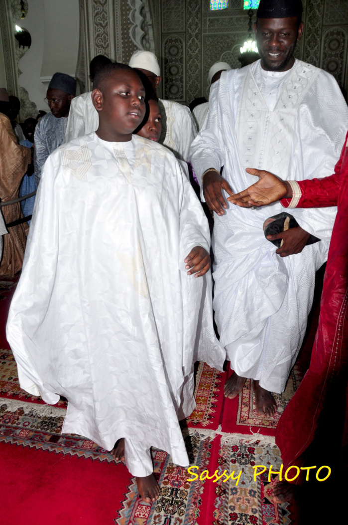 Le fils de Macky Sall à la grande mosquée de Dakar