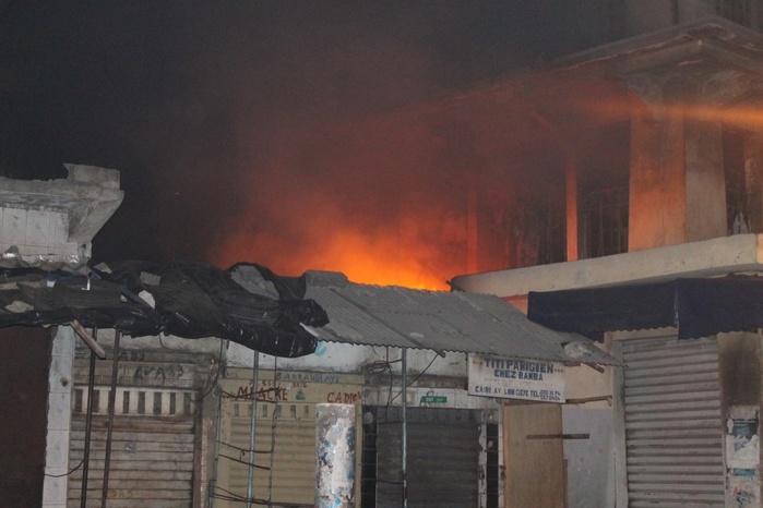 Sandaga : les images de l'incendie du marché