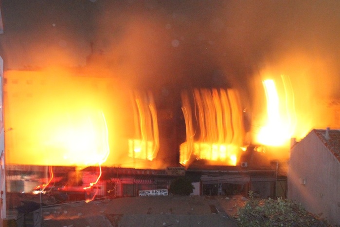 Sandaga : les images de l'incendie du marché