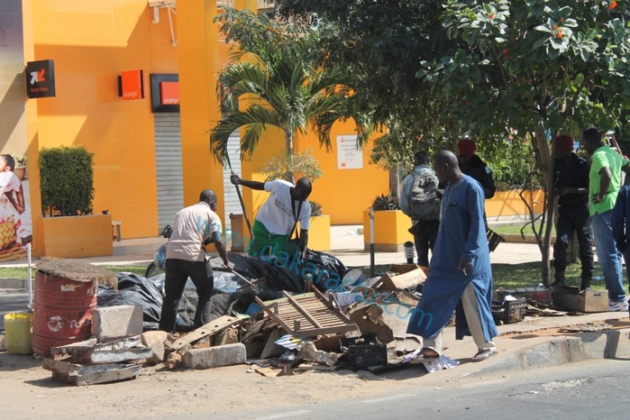 Dans sa recherche de solutions aux revendications du Saes, l'Etat a démoli les cantines devant le coud: Voici les images