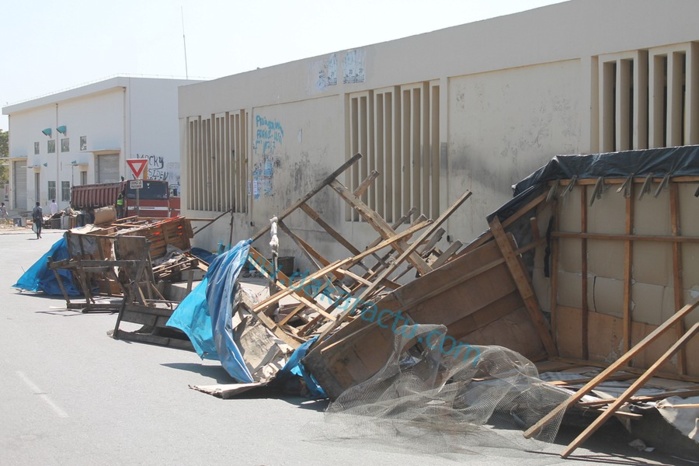 Dans sa recherche de solutions aux revendications du Saes, l'Etat a démoli les cantines devant le coud: Voici les images