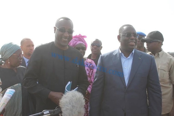 Le richissime entrepreneur Yérim Sow, devisant avec le président Macky Sall au sujet du projet pôle urbain de Diamniadio