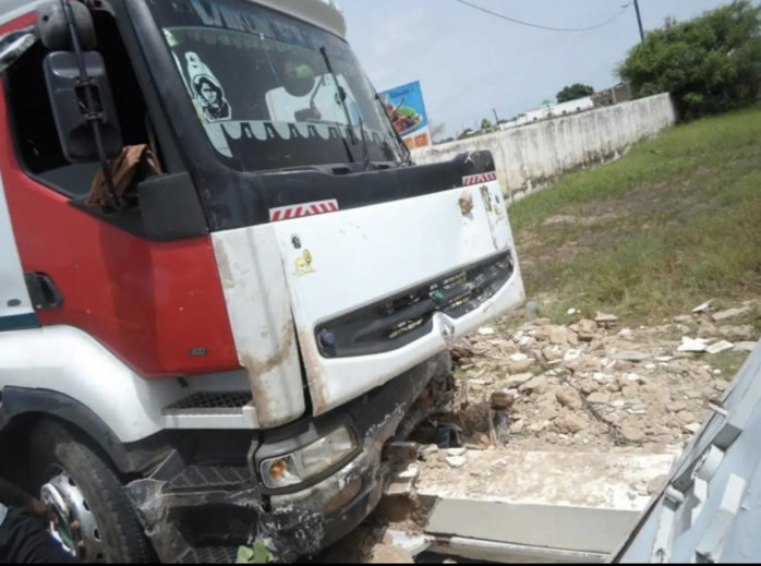 Drame au village de Tobor : un camion dérape et fonce sur une maison tuant deux fillettes âgées de 4 à 5 ans