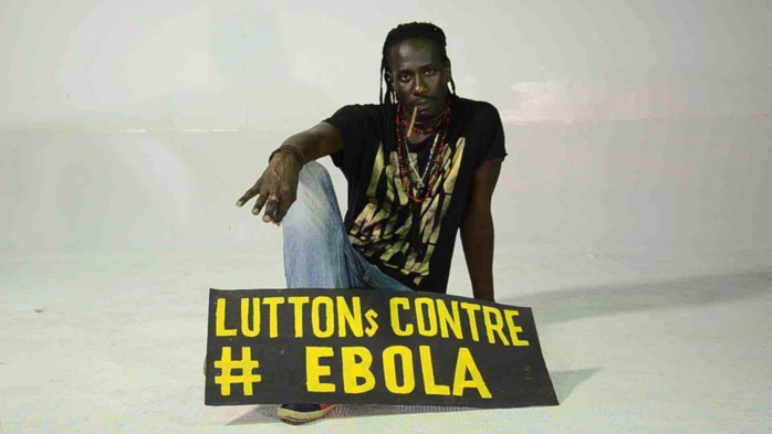 Lutte contre le virus Ebola : les artistes Carlou D, Canabasse et Adiouza sensibilisent les populations