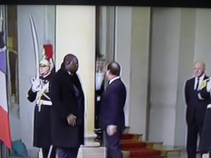 12h35 - "Marche républicaine" : le Président Macky Sall vient d'arriver à l'Elysée 