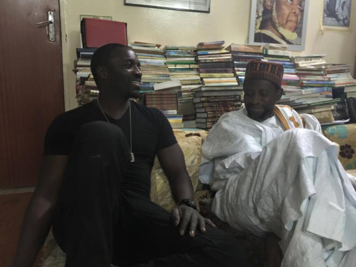  Akon chez Cheikh Mahi Cissé à Médina Baye Niass