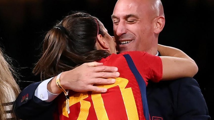 Football / Affaire du baiser polémique : Le president de la federation espagnol suspendu 3 mois par la FIFA