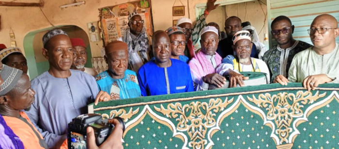 Saraya / Équipement de la grande mosquée de Khossanto : le DG de DDD,  Ousmane Sylla, offre 100 m2 de tapis.