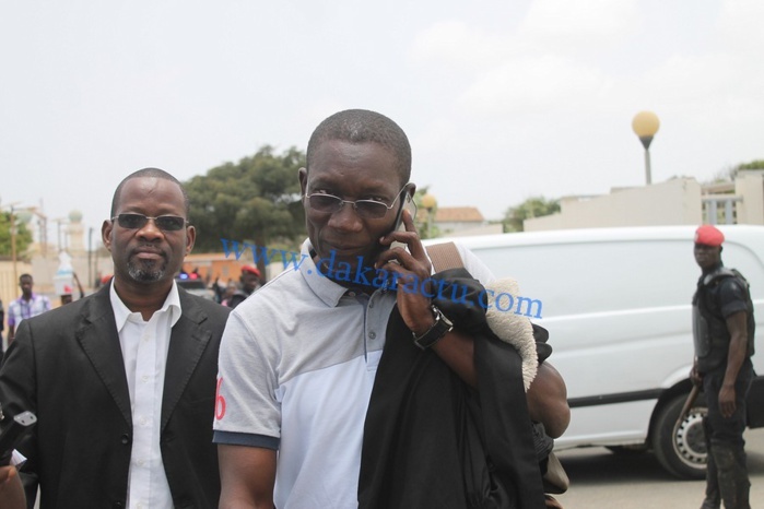 Avant de déférer à sa convocation à la Section de recherches Me El hadj Amadou SALL a accompagné Me Wade à Rebeuss