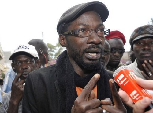 Les images de l'arrivée des membres de Y en a marre à l'aéroport Léopold Sédar Senghor de Dakar