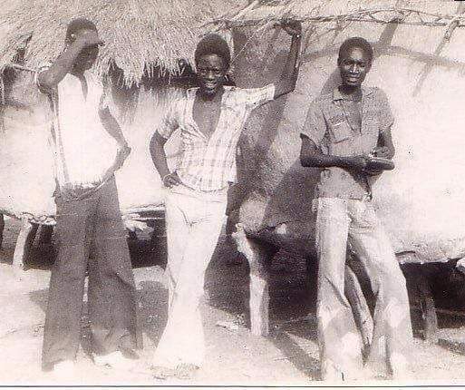 SOUVENIR : Me Amadou Sall, jeune, en compagnie de ses amis