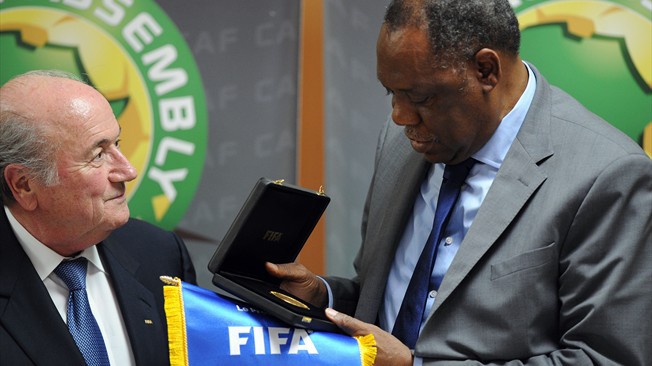 "Blatter est l'homme de la situation", selon Hayatou