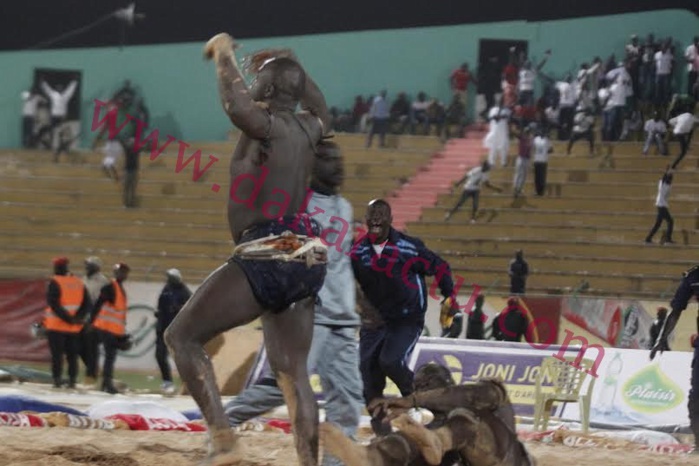 Drapeau Abdoulaye Makhtar Diop : Lac De Guiers II bat Papa Sow