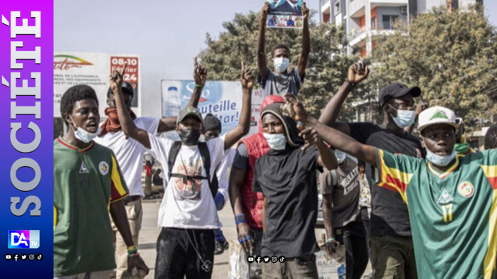 Au Sénégal, les jeunes veulent voter à tout prix