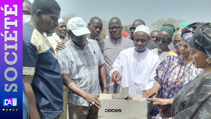Dialambéré(Kolda) : Mamadou Salif Sow(maire) pose la pierre pour la construction d’un poste de sante…les populations remercient Macky Sall…