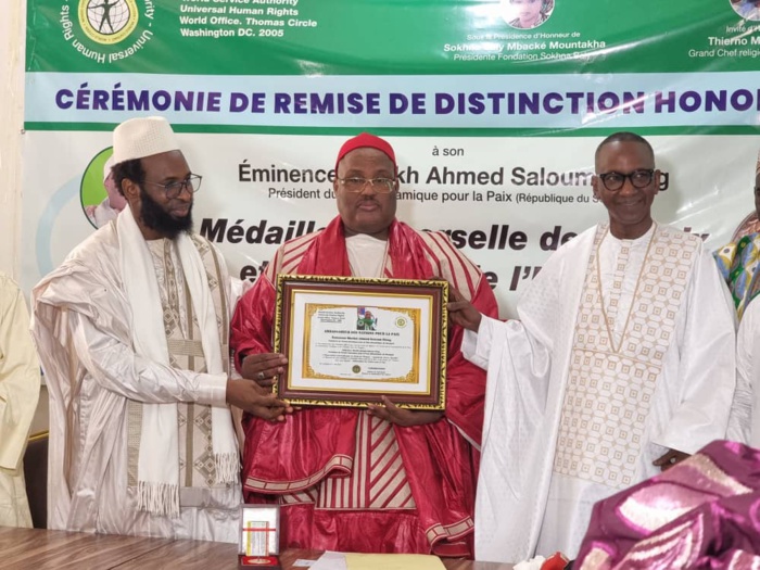 Thiès/ Remise de distinction honorifique: Cheikh Ahmed Saloum reçoit la Médaille Universelle de la Paix et des Droits de l'Homme