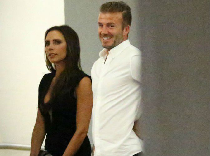 Photos : Victoria Beckham sexy en robe ultra-décolletée pour dîner avec David et des amis !