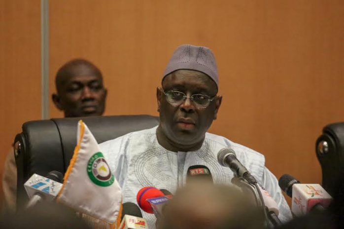 Le président Macky Sall appelle les burkinabé à préférer la paix au chaos