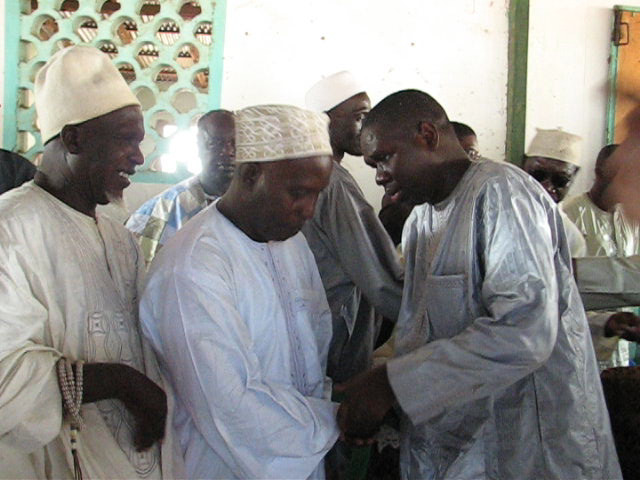 GRANDE MOSQUÉE DE M'BOUR : Macky Sall contribue à hauteur de 30 millions F CFA.