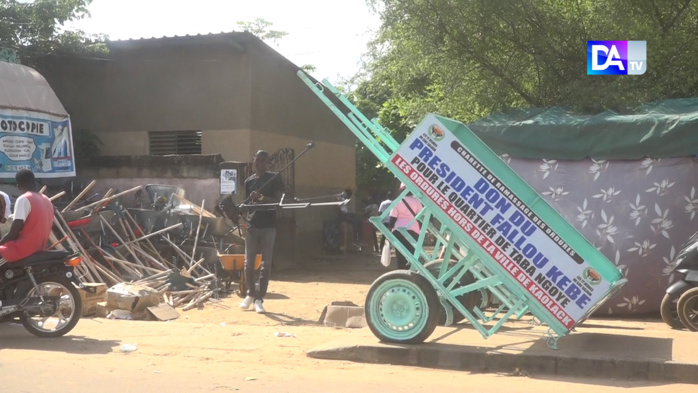 Kaolack : Fallou Kébé lance son projet de ramassage d’ordures et offre deux charrettes à son quartier Taba Ngoye