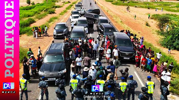 Bakel : le cortège de Sàm Sa Kàddu est finalement entré, mais l'opposant Bougane toujours retenu.