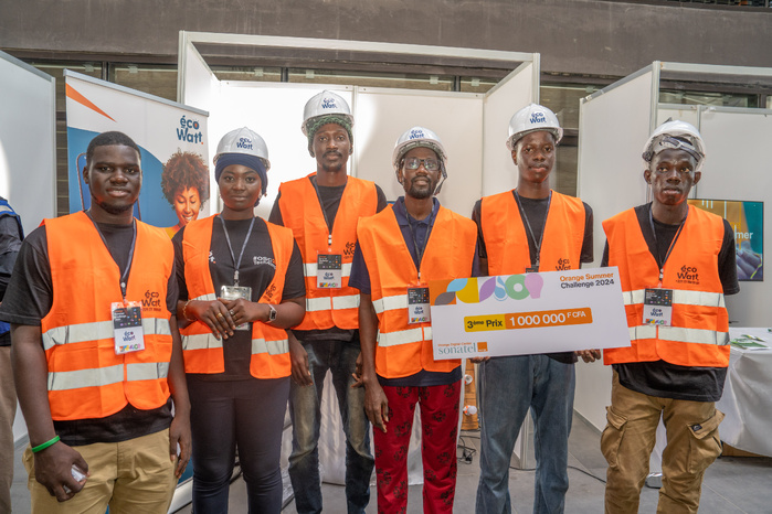 Agrokoom remporte le prix national de l'Orange Summer Challenge 2024 Sénégal avec une serre intelligente révolutionnaire