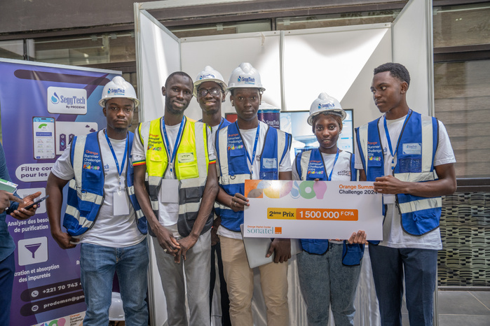 Agrokoom remporte le prix national de l'Orange Summer Challenge 2024 Sénégal avec une serre intelligente révolutionnaire