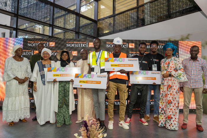 Agrokoom remporte le prix national de l'Orange Summer Challenge 2024 Sénégal avec une serre intelligente révolutionnaire