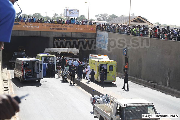 Un car transportant des élèves-policiers heurte un pan du tunnel de Soumbédioune, plusieurs blessés