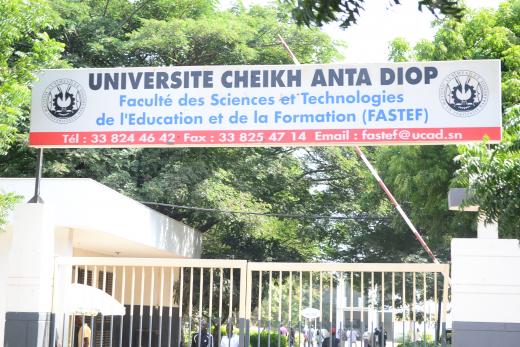 UCAD : Les étudiants de la FASTEF bloquent l’Avenue pendant une heure