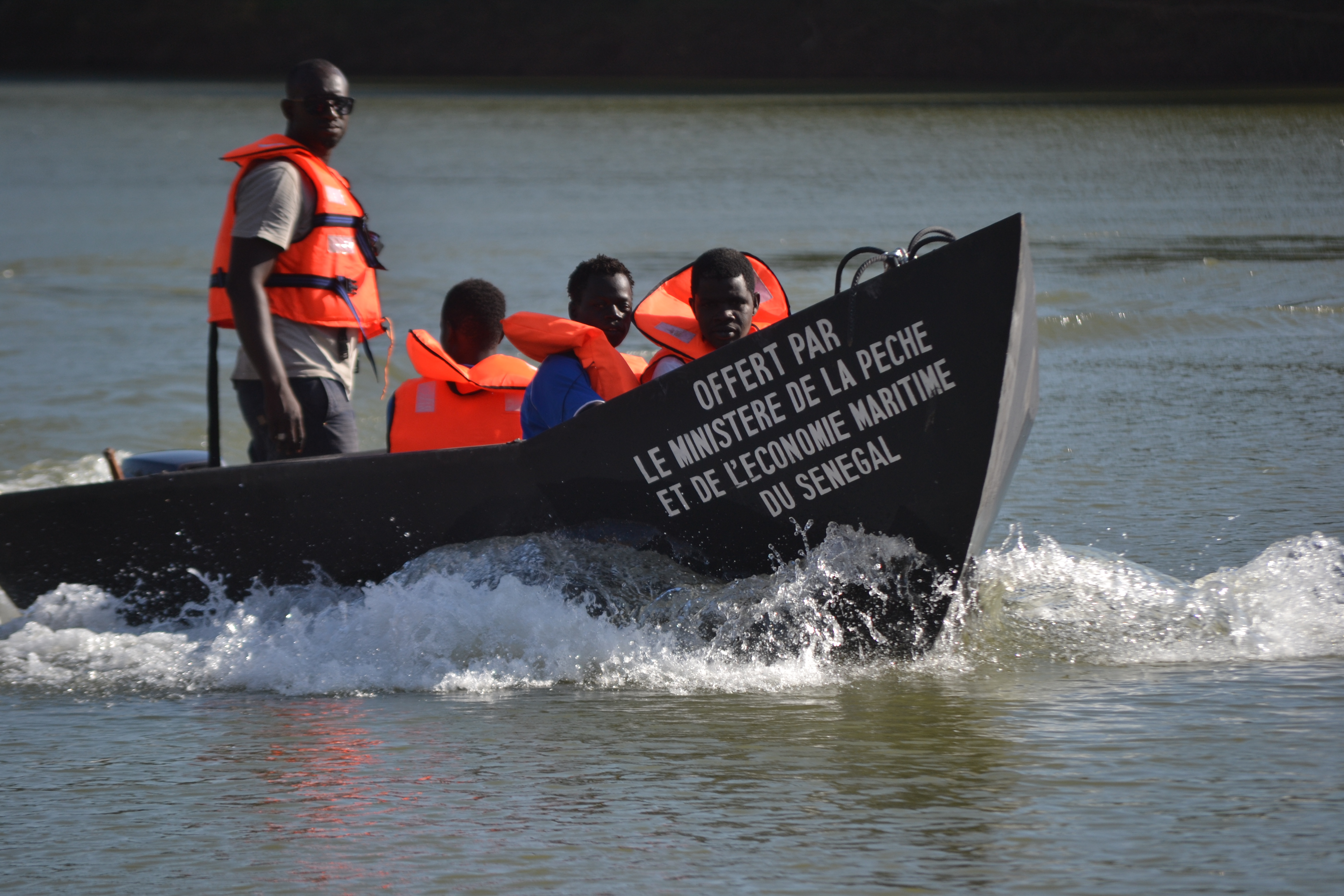 Pêche continentale : 20 pirogues métalliques motorisées et 120 gilets aux pêcheurs de Gouloumbou et Vélingara