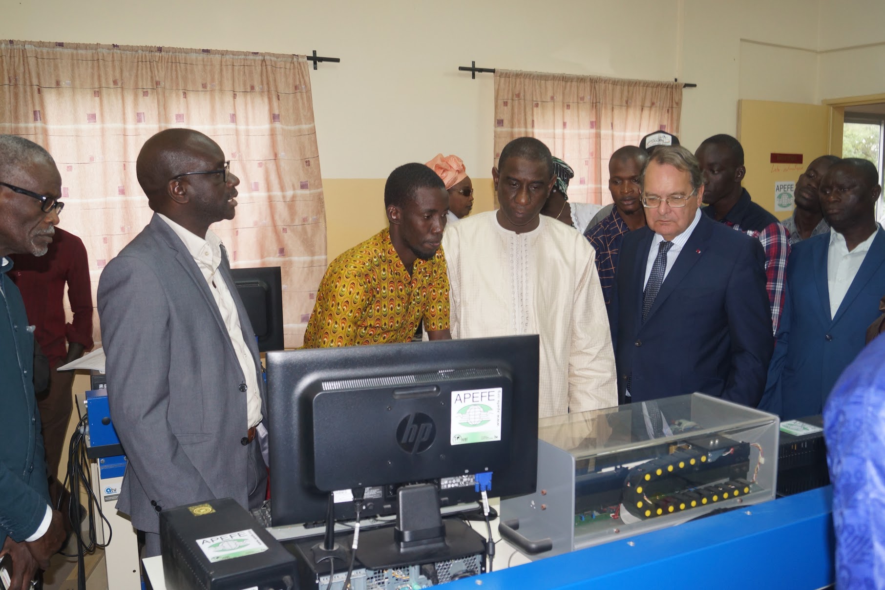 Mamadou Talla à la remise d'équipements APEFE : " le Sénégal ne saisira les opportunités d’émergence qu’à travers le développement des ressources humaines en terme de savoir et de savoir-faire "