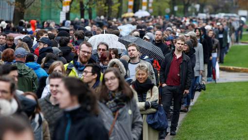 Les Français expatriés commencent à voter: "Deux kilomètres de file à Montréal"