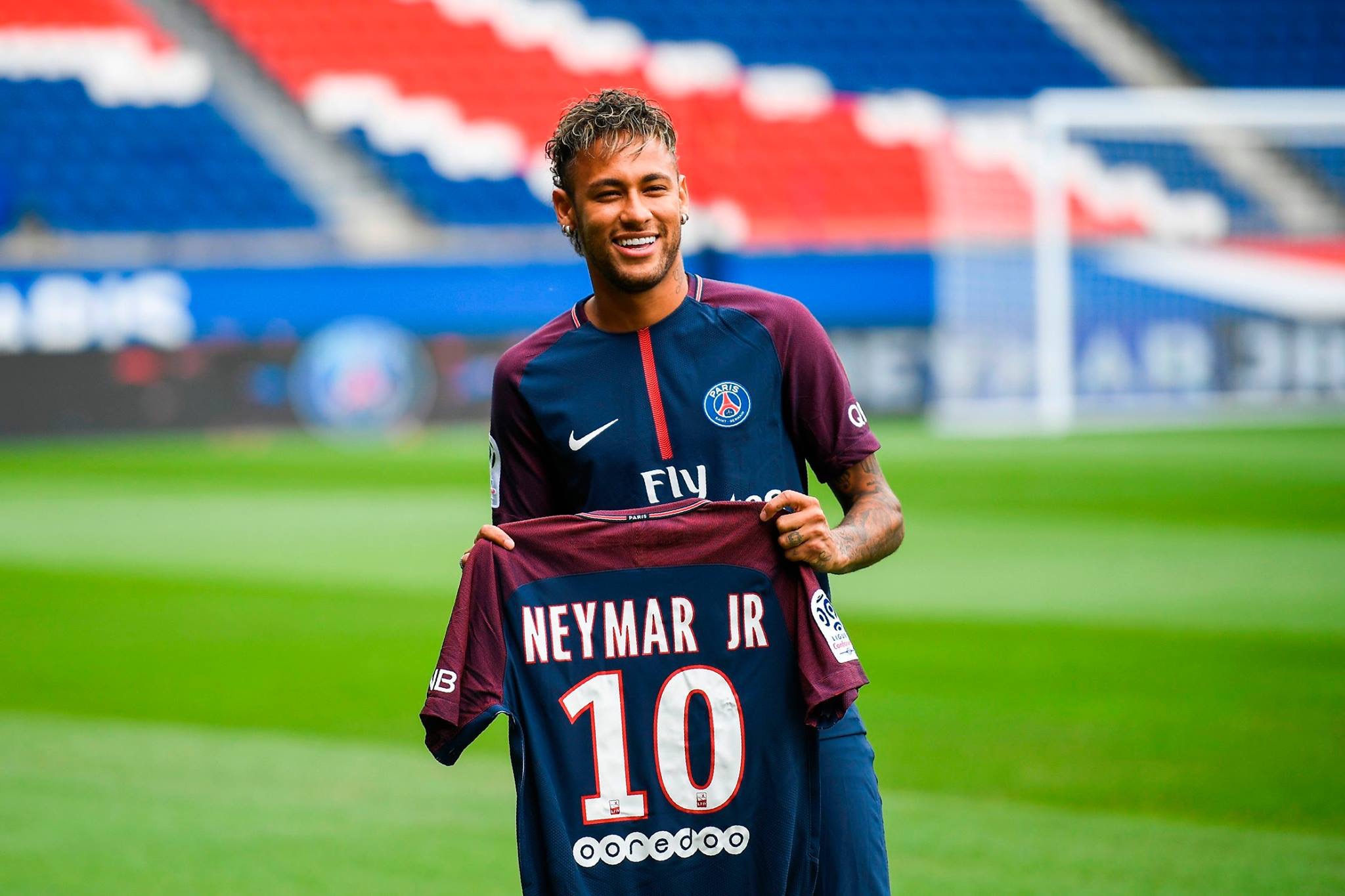 Ligue 1 : Neymar Présenté Au Parc Des Princes