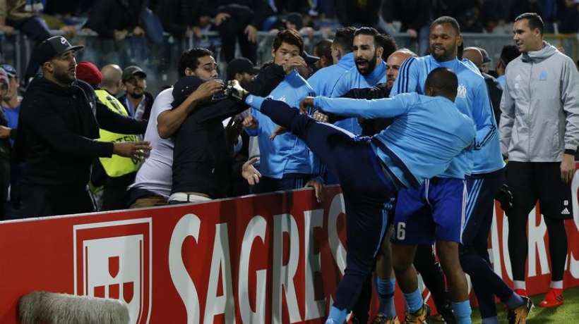 Les joueurs volent au secours de Patrice Evra