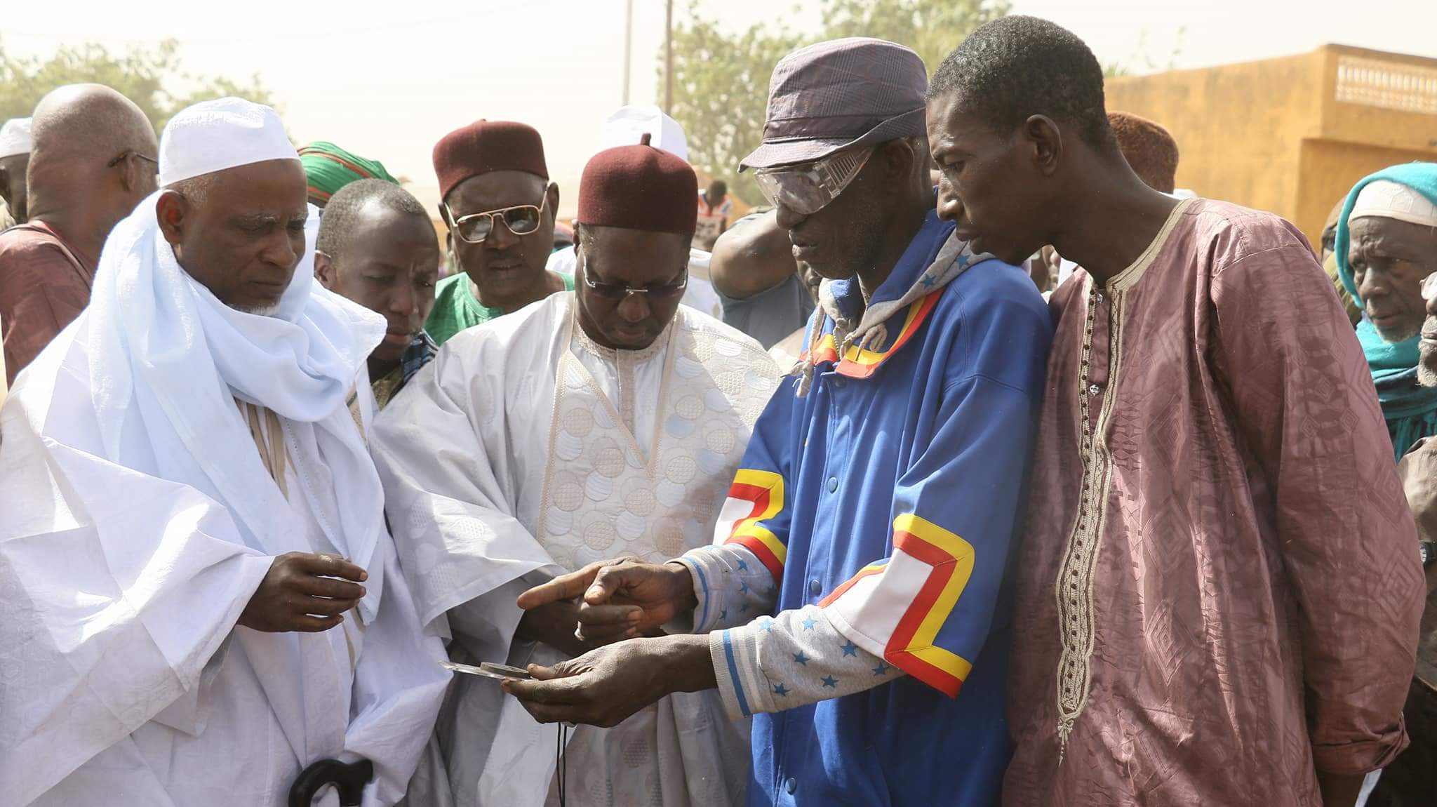 Abdou Karim Sall a procédé, ce lundi 1er Janvier 2018, à la remise d’un chèque aux autorités religieuses du village de Gassambéry,