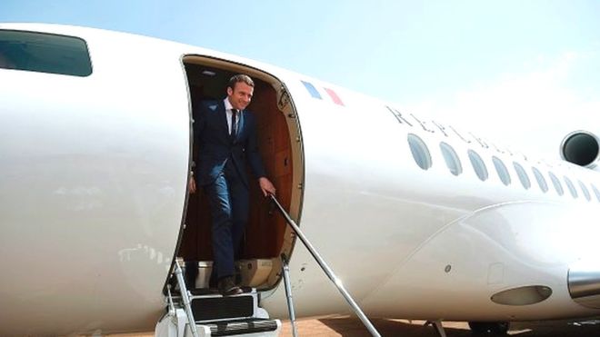 AÉROPORT LSS : Emmanuel Macron est arrivé au Sénégal