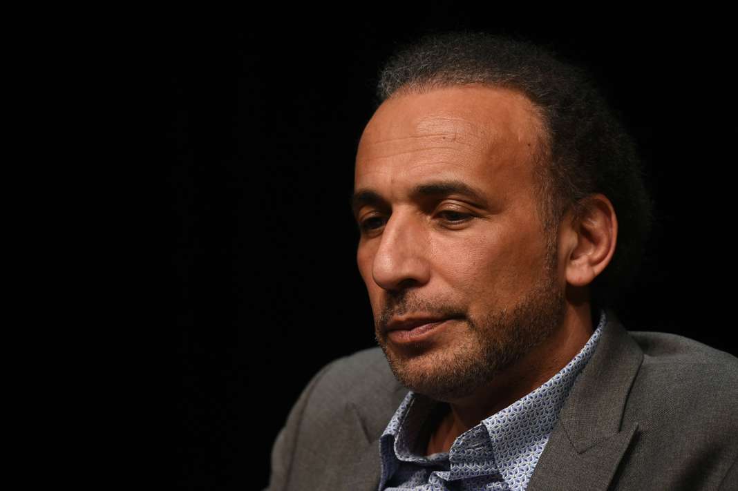 Accusé de viols, Tariq Ramadan maintenu en détention provisoire