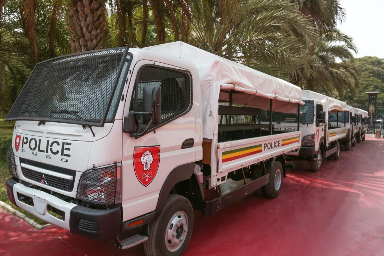 SÉNÉGAL : La police et les sapeurs-pompiers équipés en voitures de patrouille et d'ambulances médicalisées (IMAGES)