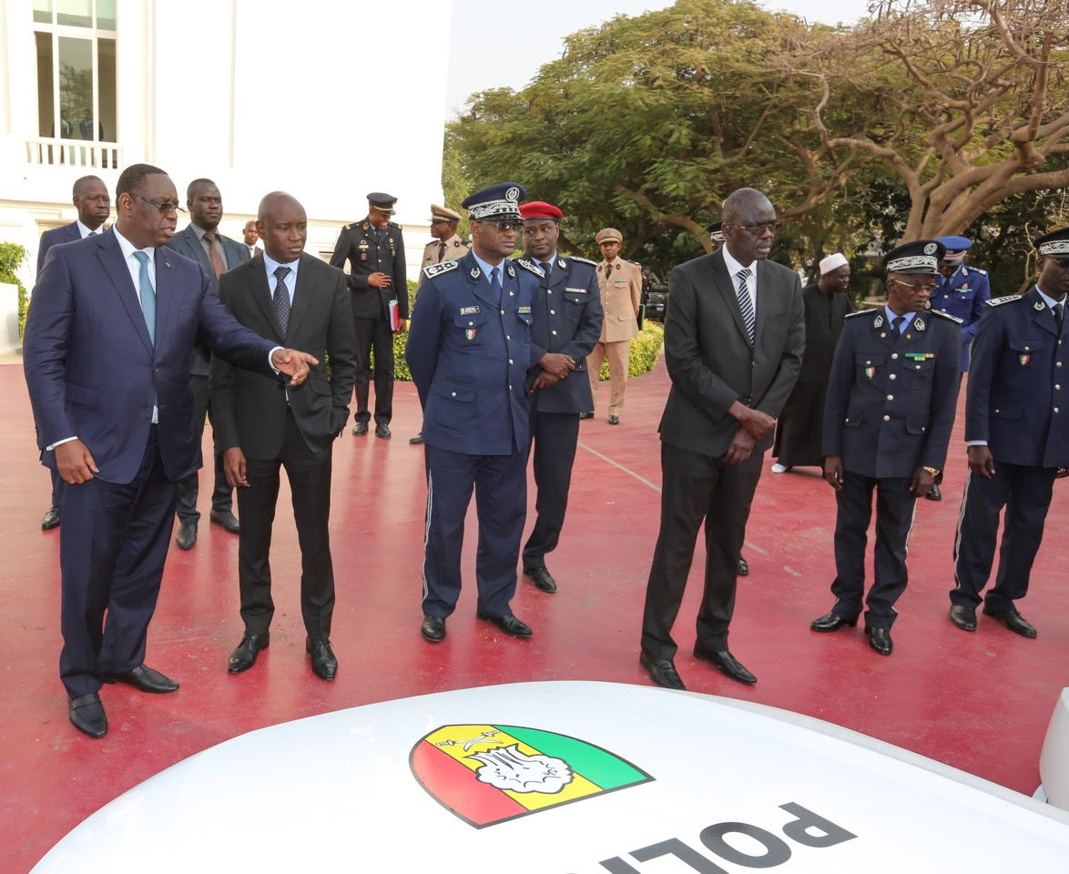 SÉNÉGAL : La police et les sapeurs-pompiers équipés en voitures de patrouille et d'ambulances médicalisées (IMAGES)