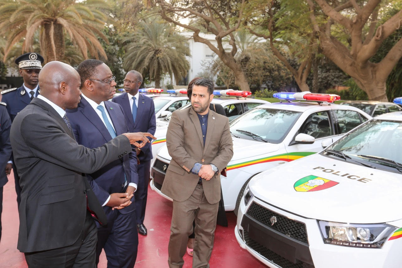 SÉNÉGAL : La police et les sapeurs-pompiers équipés en voitures de patrouille et d'ambulances médicalisées (IMAGES)