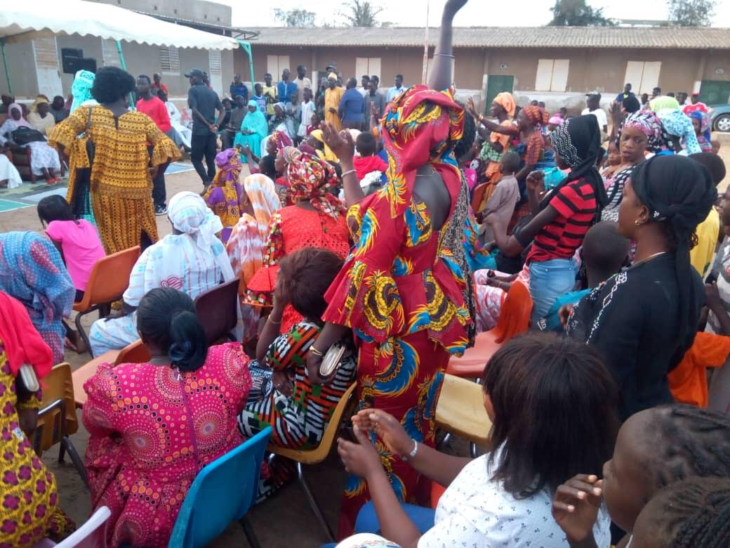 Abdou Karim Sall appuie la communauté éducative de Mbao. 