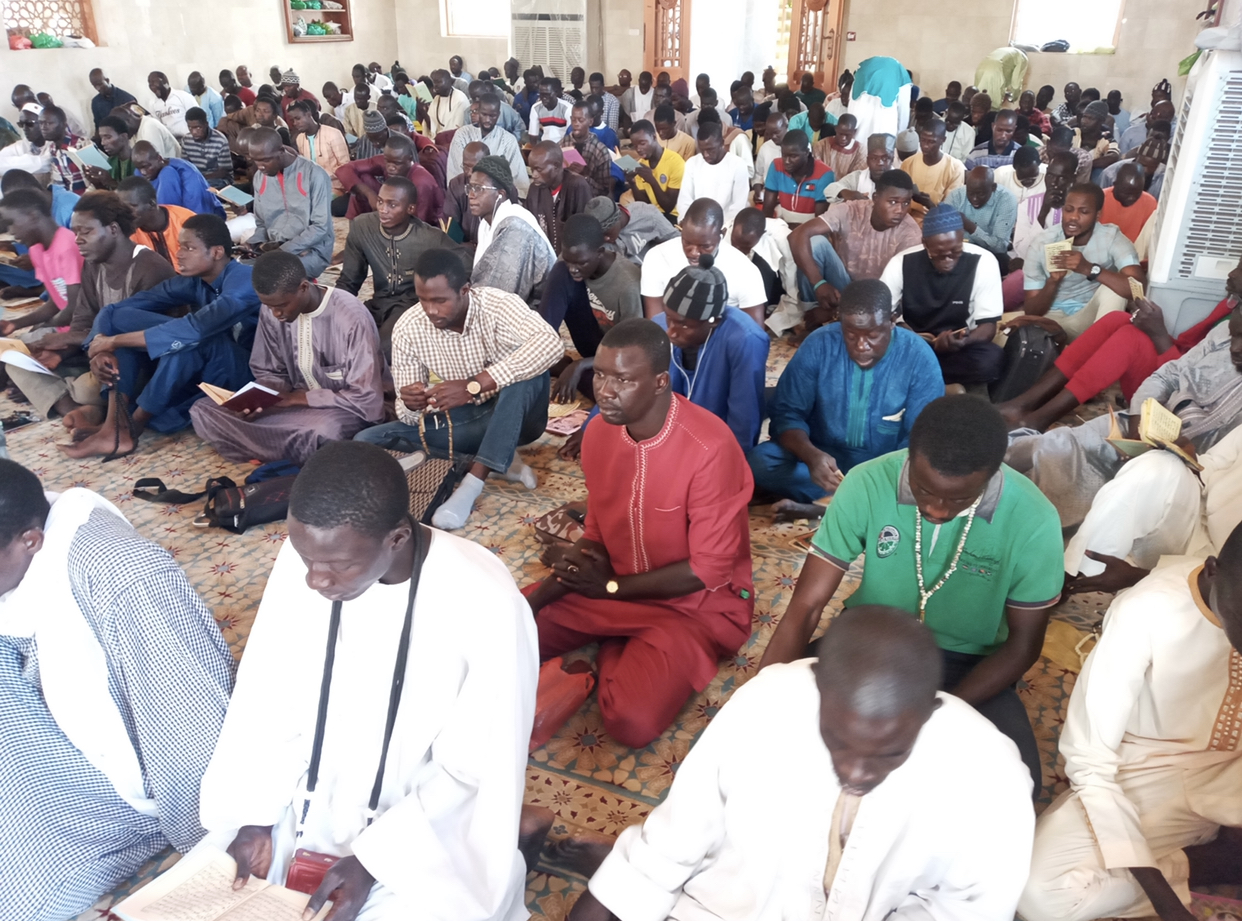 Covid 19 au Sénégal : Plusieurs exemplaires du Saint Coran récités à Massalikoul Jinaan pour implorer la protection d'Allah.